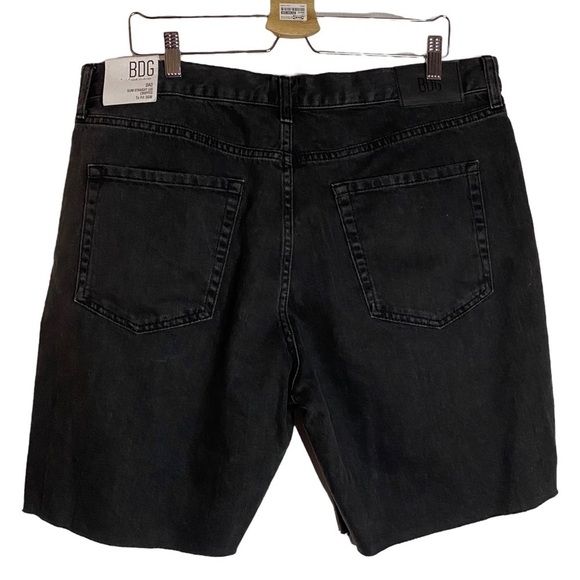 BDG Urban Outfitters DAD Slim Straight Leg Cropped Shorts Faded Black 36 - Picture 3 of 16